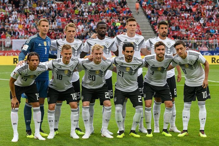 足球 》 出售世界盃股權惹眾怒！FIFA道歉仍力挺主席英凡提諾 - 足球（封面配图）